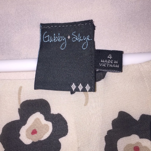 Classy, professional and polished dress - Picture 5 of 5